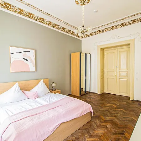 For Celebrations Spacious 3bdr With Balcony * Prague