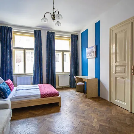 Apartment For Celebrations Spacious 3bdr With Balcony Prague