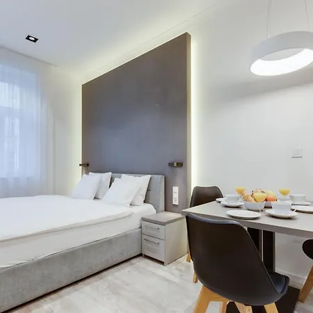 Lampi 2* Prague