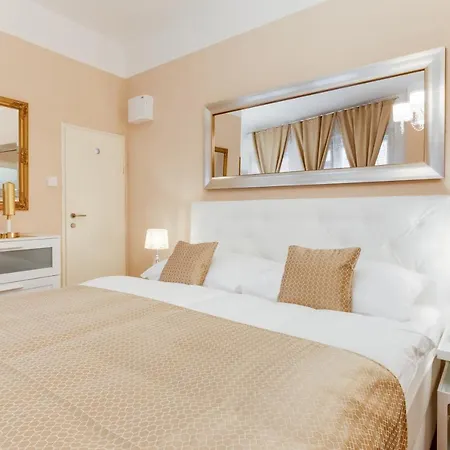 Wenceslass Square Luxury Apartment *
