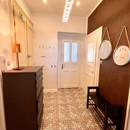 Outstanding In Center Apartmán *