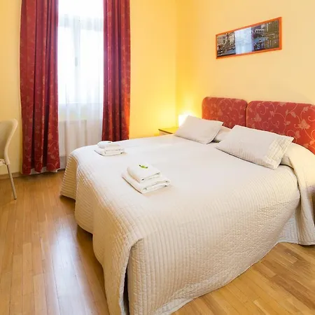 Hotel Lounge 3*