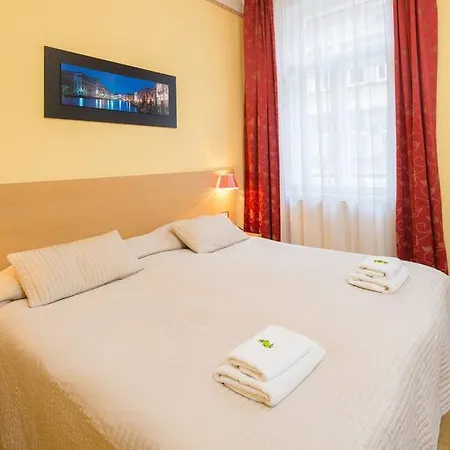 Hotel Lounge 3*