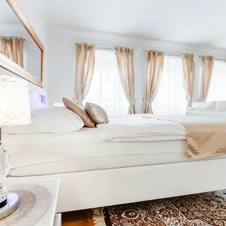 Apartmán Charles Bridge Royal - Castle District