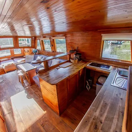 Bay Houseboats 3* Prague