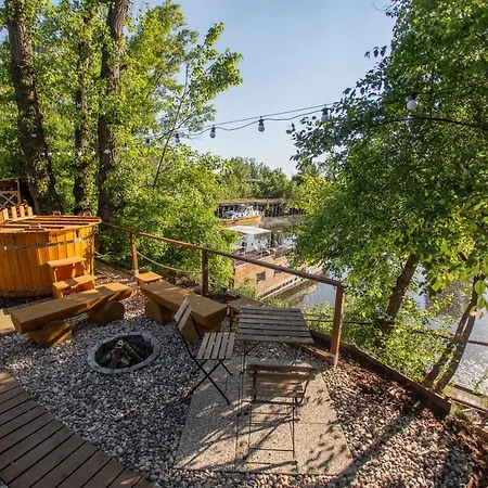 Botel Bay Houseboats