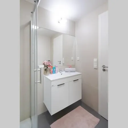 Bright Studio, 10min To The Centre, Free Parking Apartment *