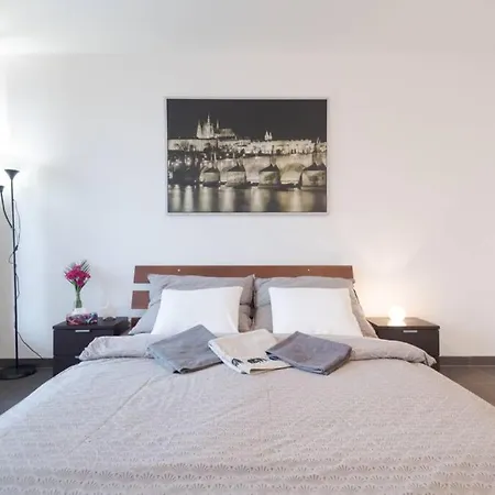 Bright Studio, 10min To The Centre, Free Parking