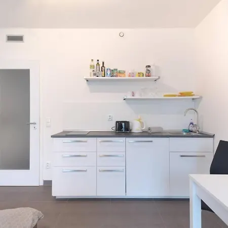 Bright Studio, 10min To The Centre, Free Parking