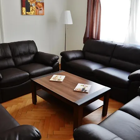 In The Heart Of Apartamento Praga