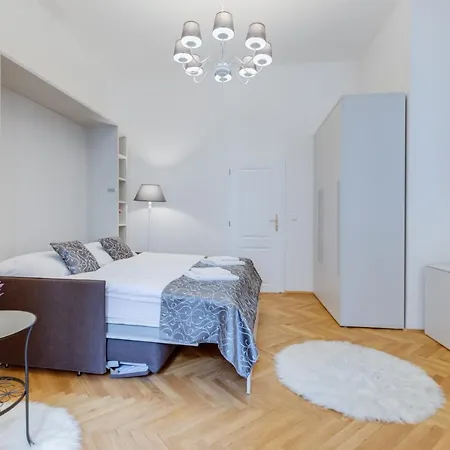 Wenceslass Square Royal Apartment Prague