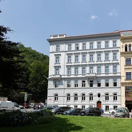 Kinskych Apartamento *
