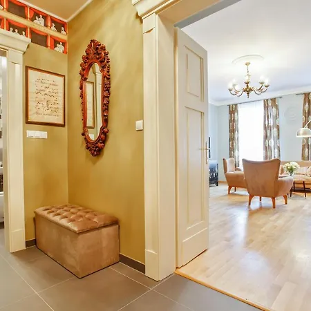 Newly Opened, Designer Opera Apartmán