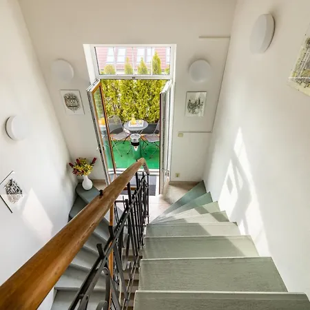 Bright Sunny In Quiet Area Apartment *