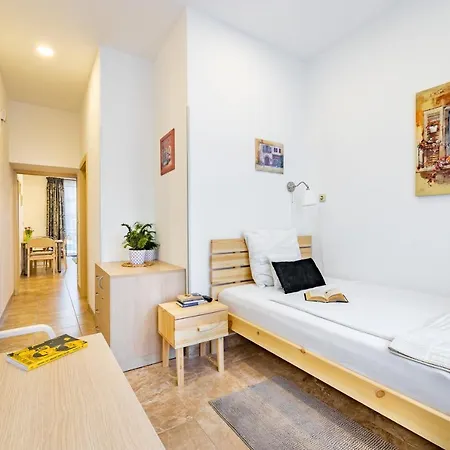 Apartment Bright Sunny In Quiet Area *