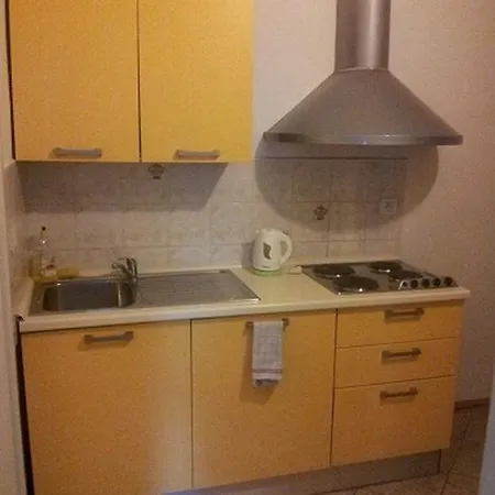 V Tunich Hostel *