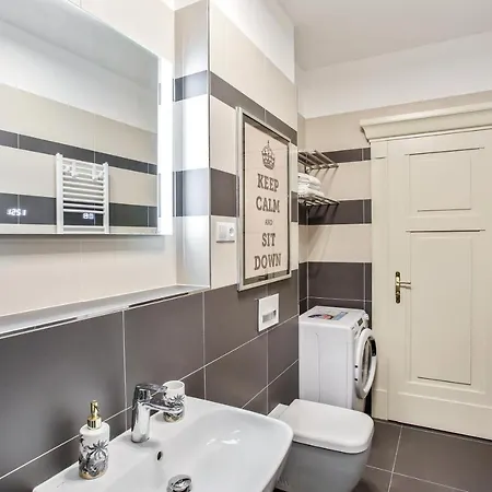 Newly Opened, Designer Opera Apartmán
