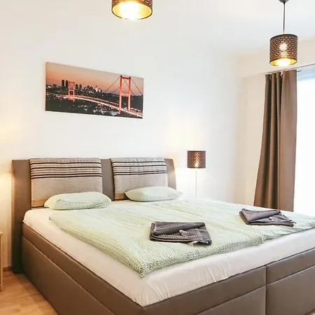 Sunny Apartment *