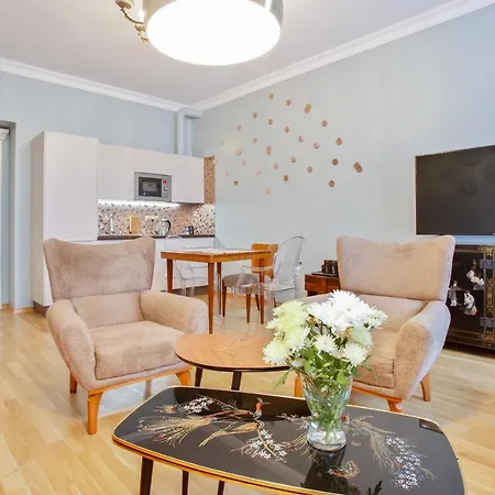 Newly Opened, Designer Opera Apartmán *