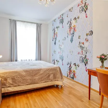 Newly Opened, Designer Opera Apartmán