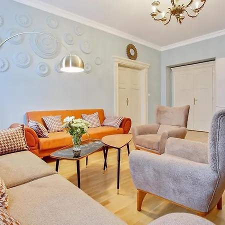 Newly Opened, Designer Opera Apartment *