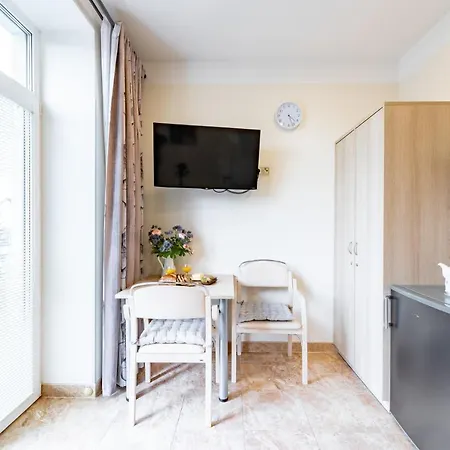 Apartment Bright Sunny In Quiet Area Prague