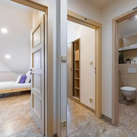Bright Sunny In Quiet Area Apartment Prague
