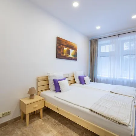 Apartment Bright Sunny In Quiet Area