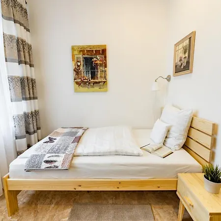 Bright Sunny In Quiet Area Apartment