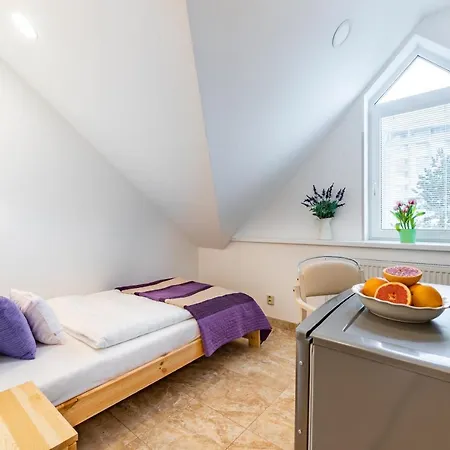 Apartment Bright Sunny In Quiet Area Prague