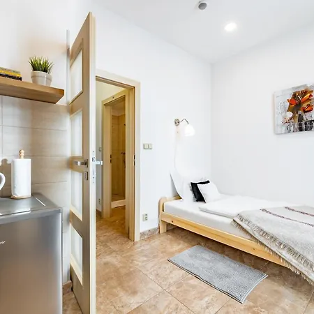 Apartment Bright Sunny In Quiet Area Prague