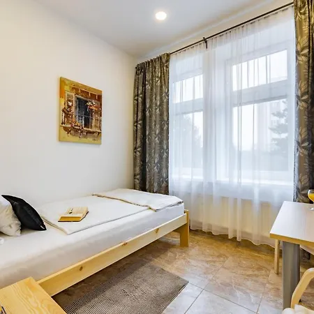Apartment Bright Sunny In Quiet Area