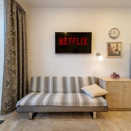 Bright Sunny In Quiet Area Apartment