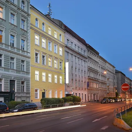 Season Otel 4*