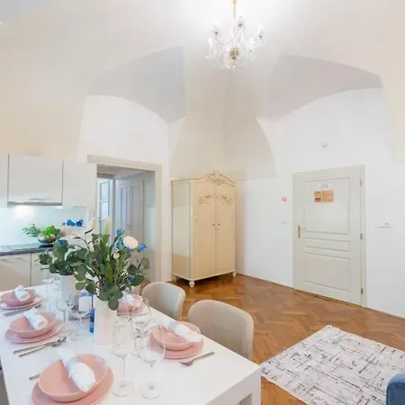 Appartamento Rose / Romantic & Cozy / City Center Praga