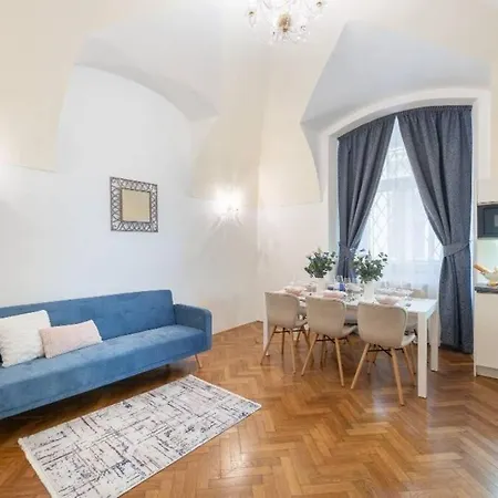 Rose / Romantic & Cozy / City Center