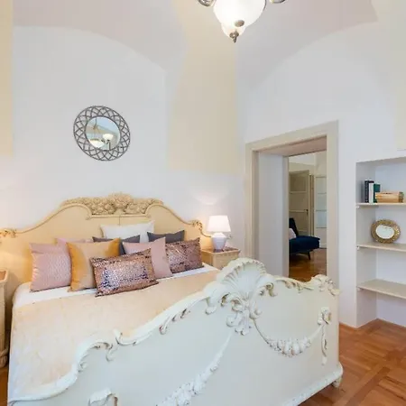 Rose / Romantic & Cozy / City Center * Prague