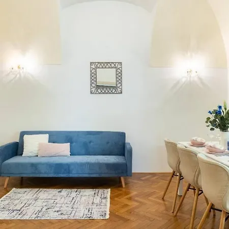 Rose / Romantic & Cozy / City Center Praga