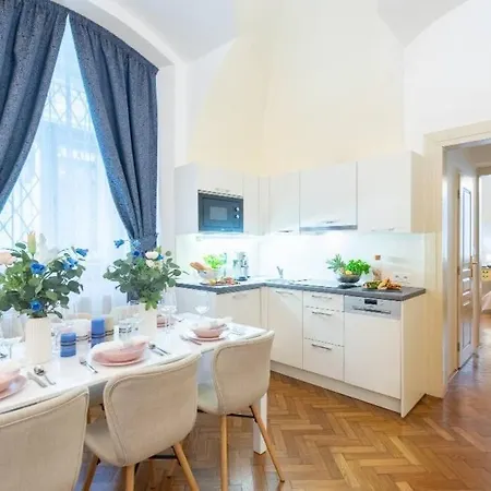 Rose / Romantic & Cozy / City Center Appartamento