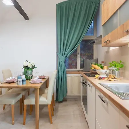 Rose / Romantic & Cozy / City Center Appartement