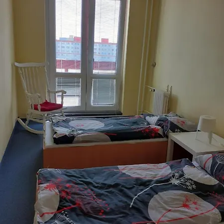Km House černý Most