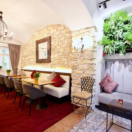 Agnes Hotel 4*
