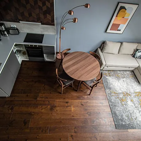 Quite Loft With Balcony And 3 Air Conditioners *