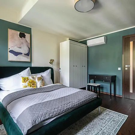 Quite Loft With Balcony And 3 Air Conditioners *