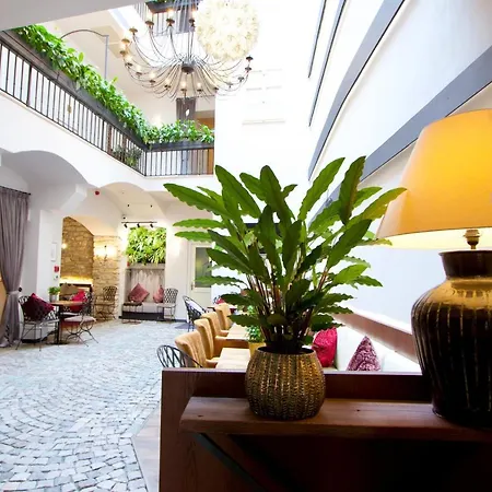 Agnes Hotel 4*