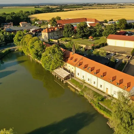 Hotel Certousy 3*