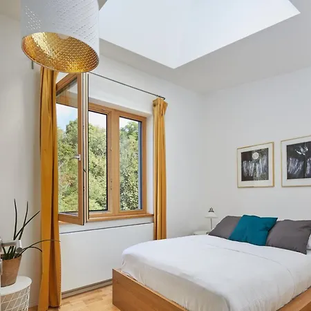 Apartman Days - W 2bdr - 3 Balconies - Garage - Next To Park *