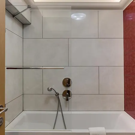 Louren - The Bridge Inn Aparthotel 4*