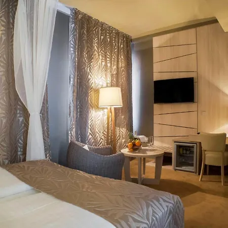מלון Pytloun Kampa Garden 4*