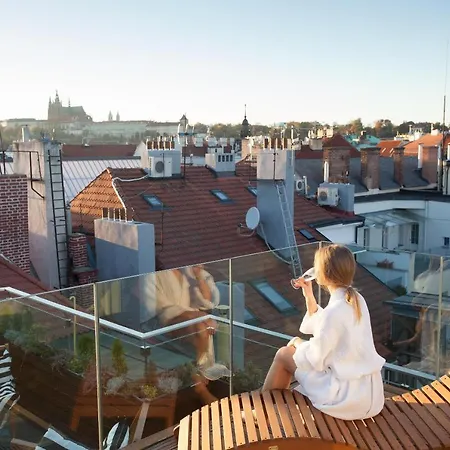 Old Town Square By Emblem Apartmanhotel